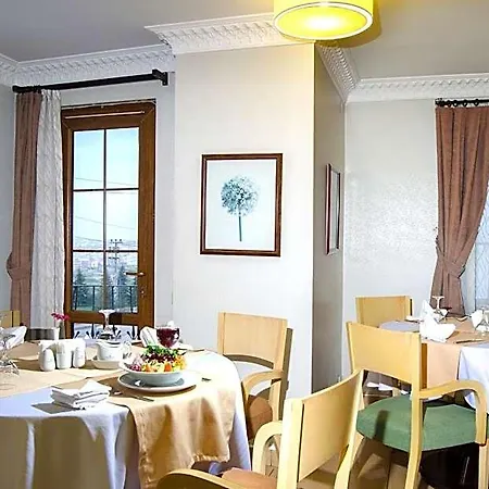 Grand Hotel